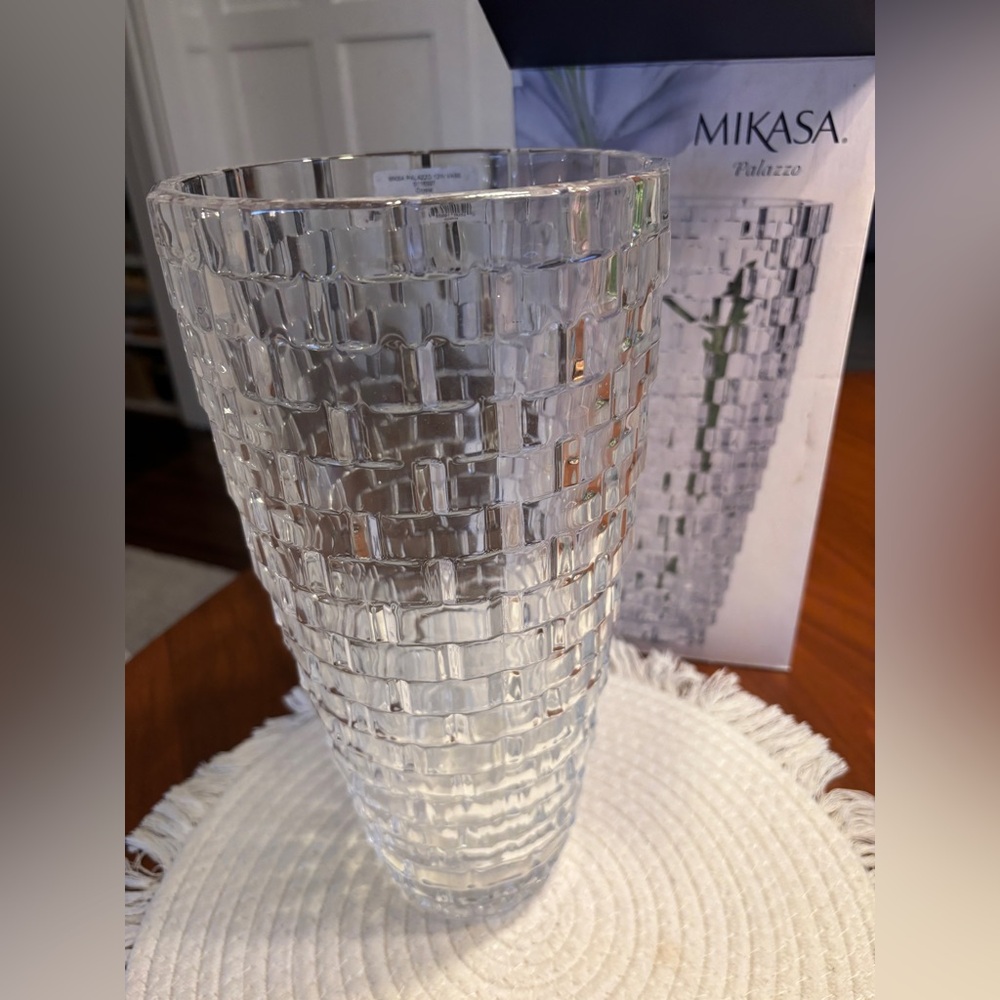9 inch Mikasa Palazzo Crystal Vase